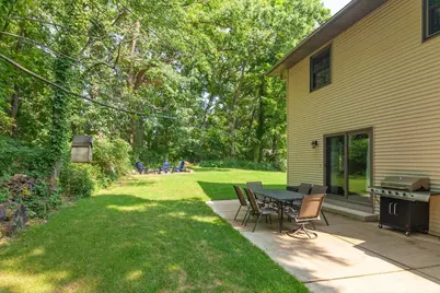 126 N Lapham Peak Rd, Delafield, WI 53018 - Photo 3