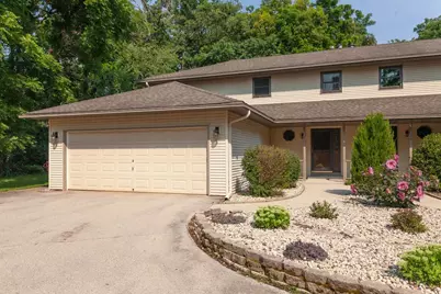 126 N Lapham Peak Rd, Delafield, WI 53018 - Photo 3