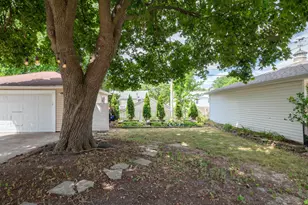 2439 N 81st St, Wauwatosa, WI 53213 - Photo 31