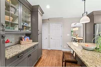 2439 N 81st St, Wauwatosa, WI 53213 - Photo 9