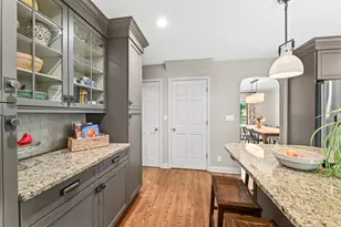 2439 N 81st St, Wauwatosa, WI 53213 - Photo 9