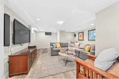 2439 N 81st St, Wauwatosa, WI 53213 - Photo 23