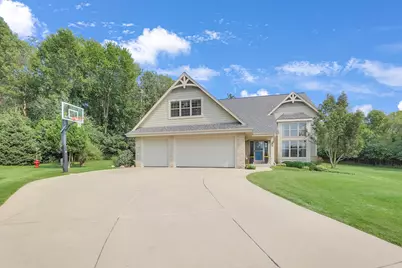 W270N2468  Orchard Ln, Pewaukee, WI 53072 - Photo 3