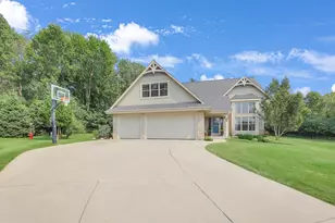 W270N2468 Orchard Ln, Pewaukee, WI 53072 - Photo 3