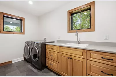 3244 N Interlaken Dr, Summit, WI 53066 - Photo 33
