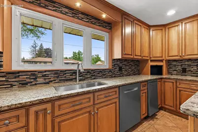 N56W15799  Bette Dr, Menomonee Falls, WI 53051 - Photo 9
