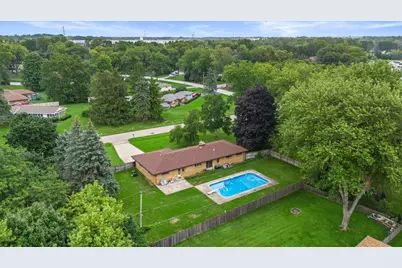 N56W15799  Bette Dr, Menomonee Falls, WI 53051 - Photo 3