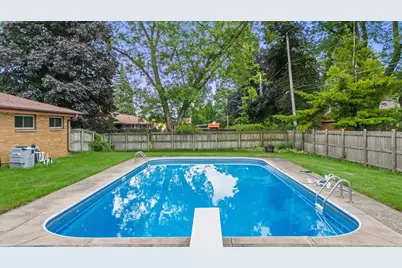 N56W15799  Bette Dr, Menomonee Falls, WI 53051 - Photo 5
