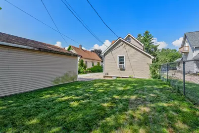 2210 S Winchester St, Milwaukee, WI 53207 - Photo 33