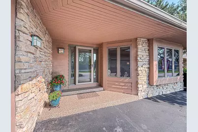 504 N Ponderosa Dr, Hartland, WI 53029 - Photo 3