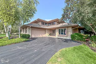 504 N Ponderosa Dr, Hartland, WI 53029 - Photo 1