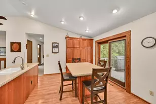 8032 S 66th St, Franklin, WI 53132 - Photo 9