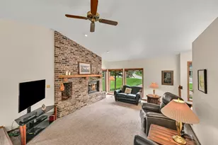 8032 S 66th St, Franklin, WI 53132 - Photo 5
