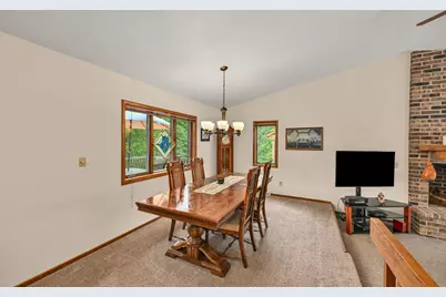 8032 S 66th St, Franklin, WI 53132 - Photo 7