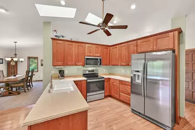 8032 S 66th St, Franklin, WI 53132 - Photo 11