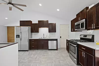 4223  Canterbury Ln, Racine, WI 53403 - Photo 9