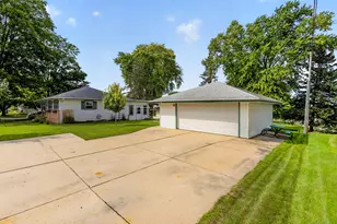 916 Jefferson St, West Bend, WI 53090 - Photo 19
