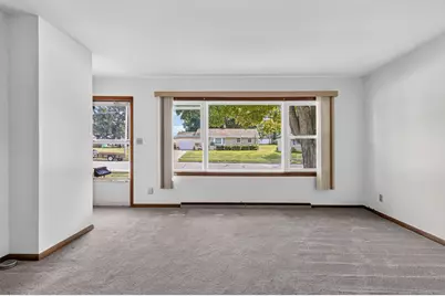 916  Jefferson St, West Bend, WI 53090 - Photo 5