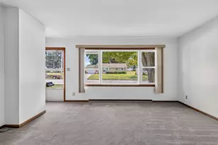 916 Jefferson St, West Bend, WI 53090 - Photo 5