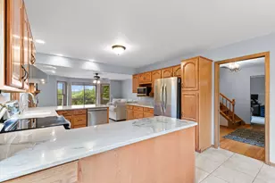 W248S6006 Deerfield Cir, Waukesha, WI 53189 - Photo 9