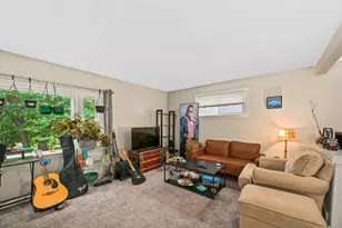 2727 S Austin St, Milwaukee, WI 53207 - Photo 9