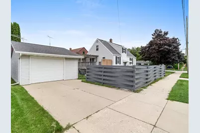 2600  Jackson St, Two Rivers, WI 54241 - Photo 3