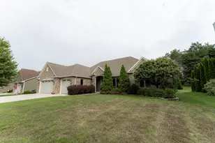 5020 Pine Tree Cir, Racine, WI 53402 - Photo 7
