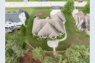 5020  Pine Tree Cir, Racine, WI 53402 - Photo 3