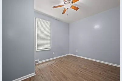 3026 W Eggert Pl, Milwaukee, WI 53209 - Photo 9