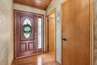 W235N6482  Outer Circle Dr, Sussex, WI 53089 - Photo 3