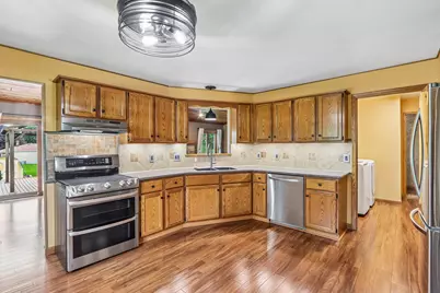 W235N6482  Outer Circle Dr, Sussex, WI 53089 - Photo 13
