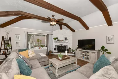 619  Phoenix St, Delavan, WI 53115 - Photo 3