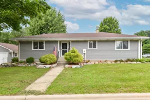 619 Phoenix St, Delavan, WI 53115 - Photo 1