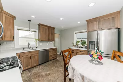 1332 S 94th St, West Allis, WI 53214 - Photo 3