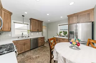 1332 S 94th St, West Allis, WI 53214 - Photo 3