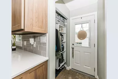 1332 S 94th St, West Allis, WI 53214 - Photo 7