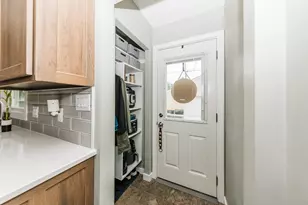 1332 S 94th St, West Allis, WI 53214 - Photo 7