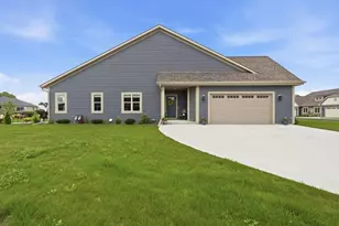 627 Lambert Ct, Slinger, WI 53086 - Photo 3