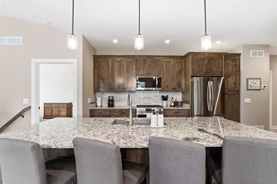 627  Lambert Ct, Slinger, WI 53086 - Photo 9