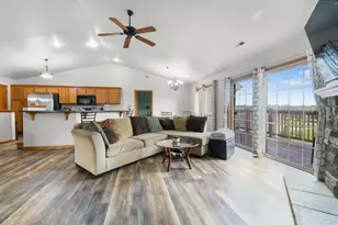 W197N16879 Stonewall Dr, Jackson, WI 53037 - Photo 3