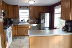 1708 Nagle Ave, Manitowoc, WI 54220 - Photo 3