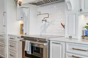 929 N Astor St, Milwaukee, WI 53202 - Photo 29