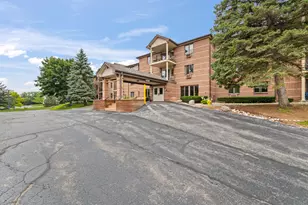 530 N Silverbrook Dr, West Bend, WI 53090 - Photo 3