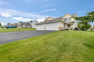 1135 Ellys Way, Slinger, WI 53086 - Photo 3