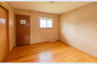 7712 W Morgan Ave, Milwaukee, WI 53220 - Photo 17