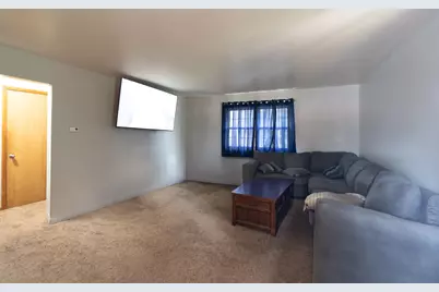 7712 W Morgan Ave, Milwaukee, WI 53220 - Photo 21