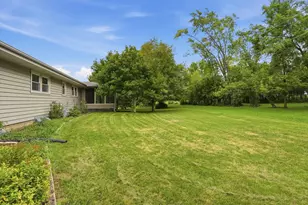 N68W15651 Chateau Dr, Menomonee Falls, WI 53051 - Photo 25