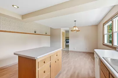 N68W15651  Chateau Dr, Menomonee Falls, WI 53051 - Photo 9