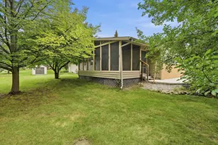 N68W15651 Chateau Dr, Menomonee Falls, WI 53051 - Photo 21