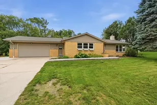 N68W15651 Chateau Dr, Menomonee Falls, WI 53051 - Photo 33